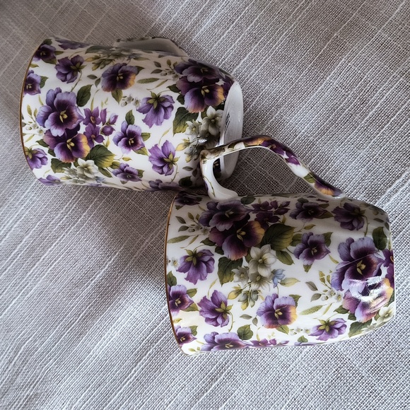 Beautiful BAUM BROTHERS - Purple Pansy Chintz Mugs. Flawless - Picture 2 of 4